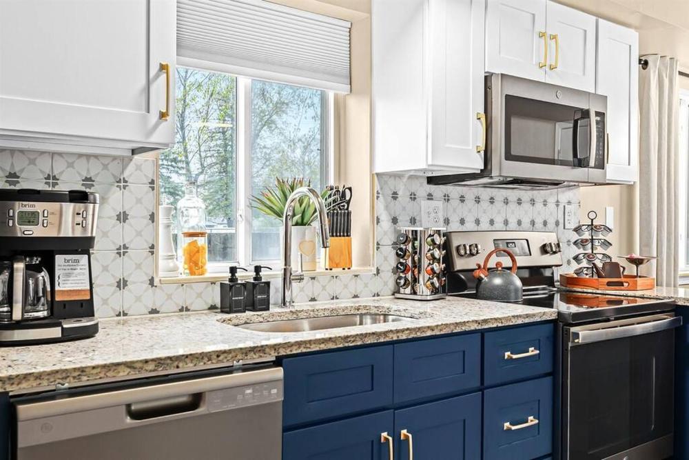 New! Pet-Friendly 1BR in the heart of Roseville!